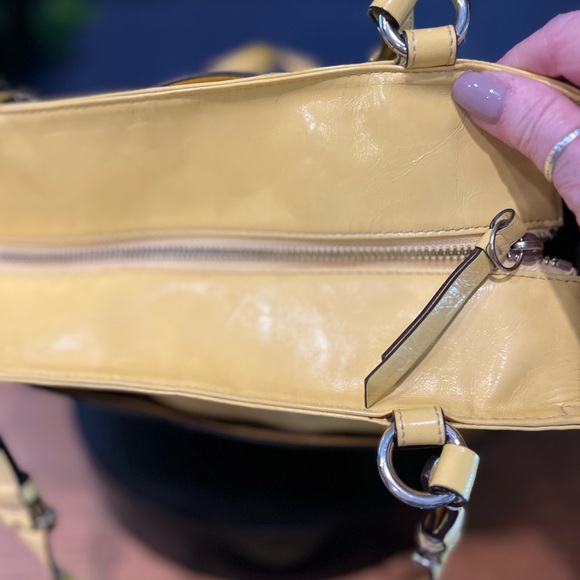 Coach Gallery East West yellow patent leather pleated tote - Picture 3 of 9